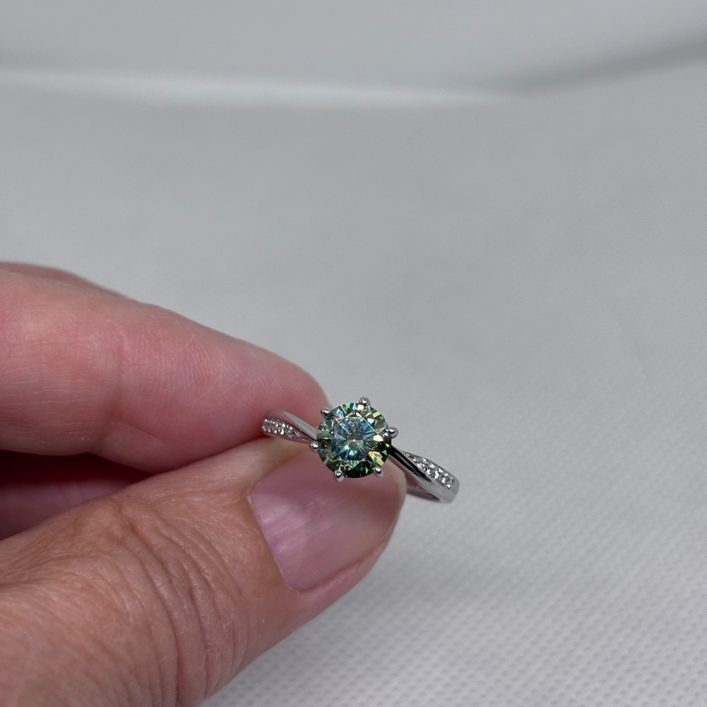Sterling silver green mossinite diamond